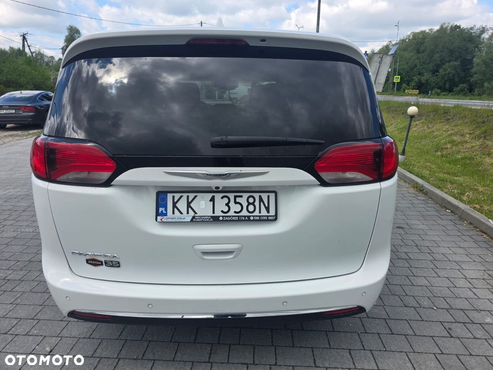 Chrysler Pacifica - 8