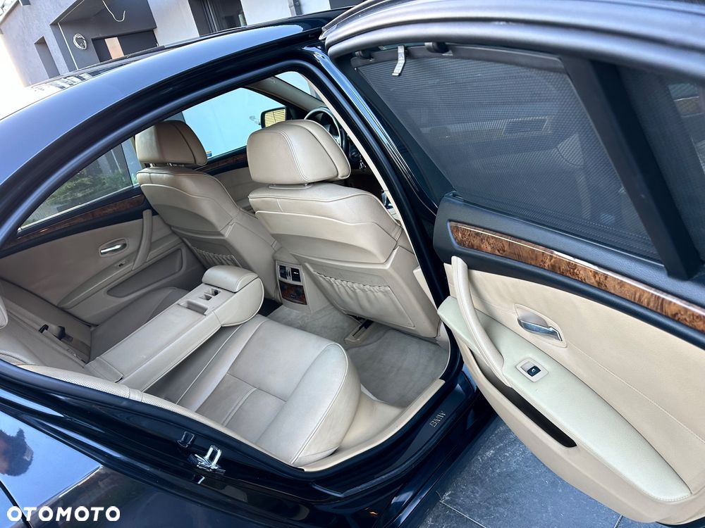 BMW Seria 5 520d Edition Exclusive - 17