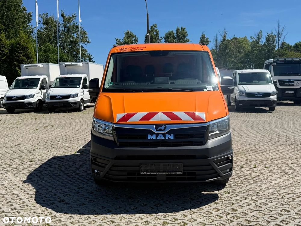 MAN TGE 3.180 DOKA - Tył napęd 6-osobowa - 5