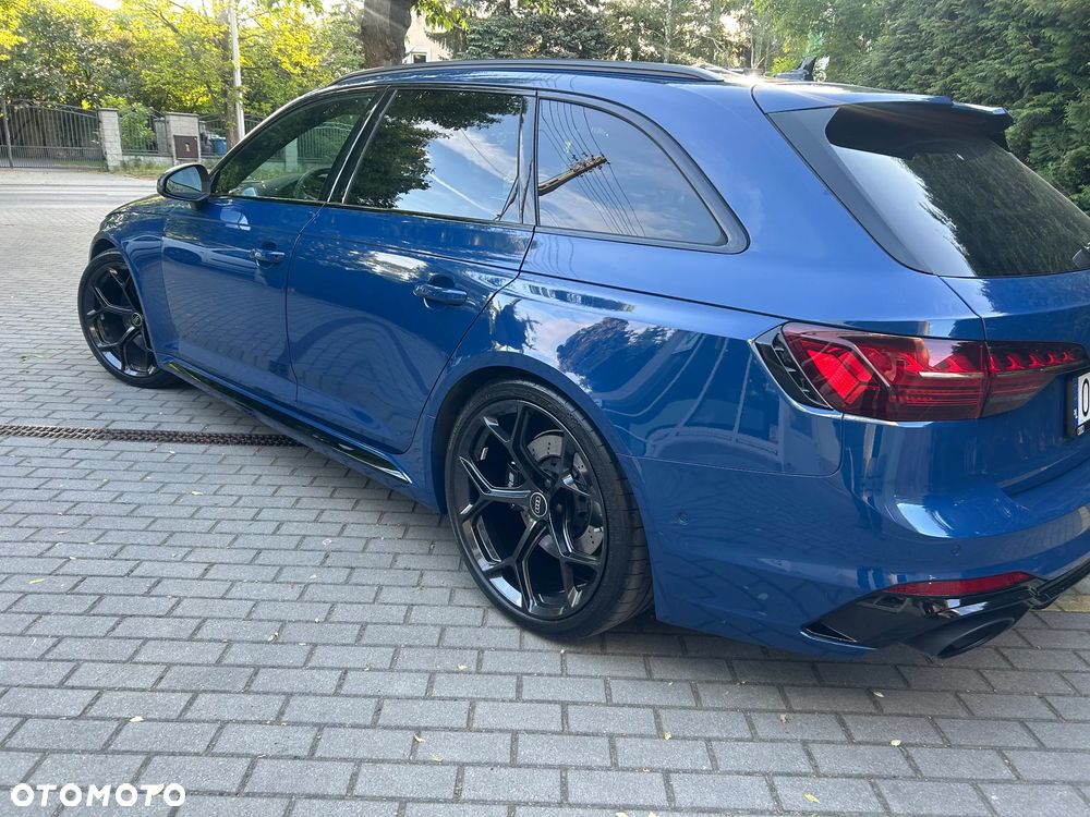 Audi RS4 Limousine - 1