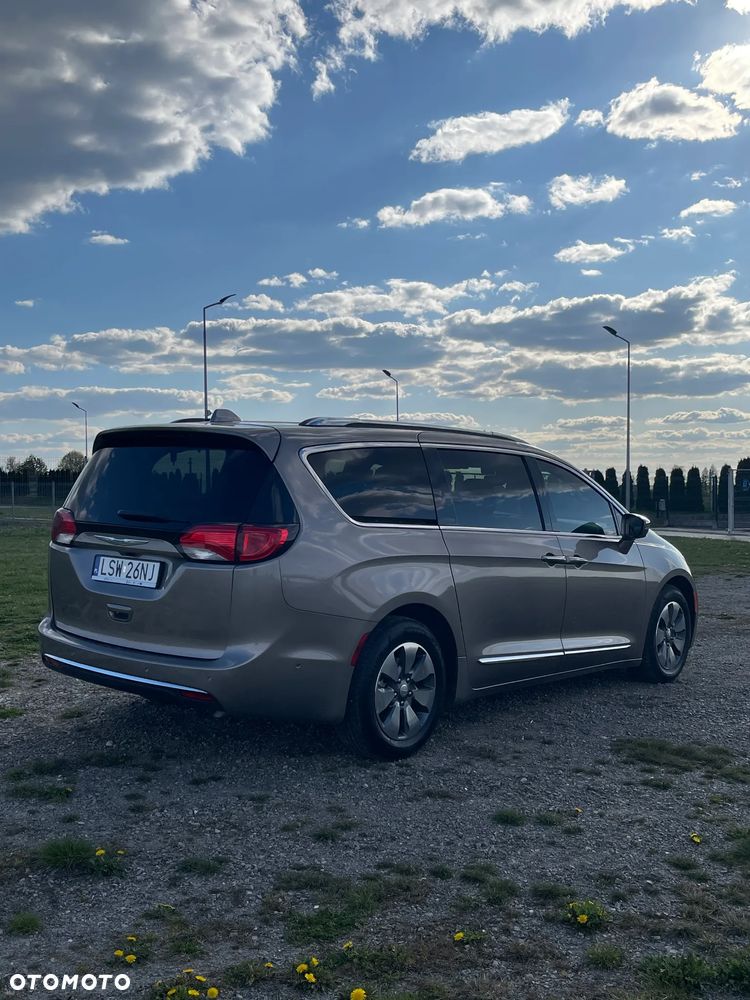 Chrysler Pacifica - 11