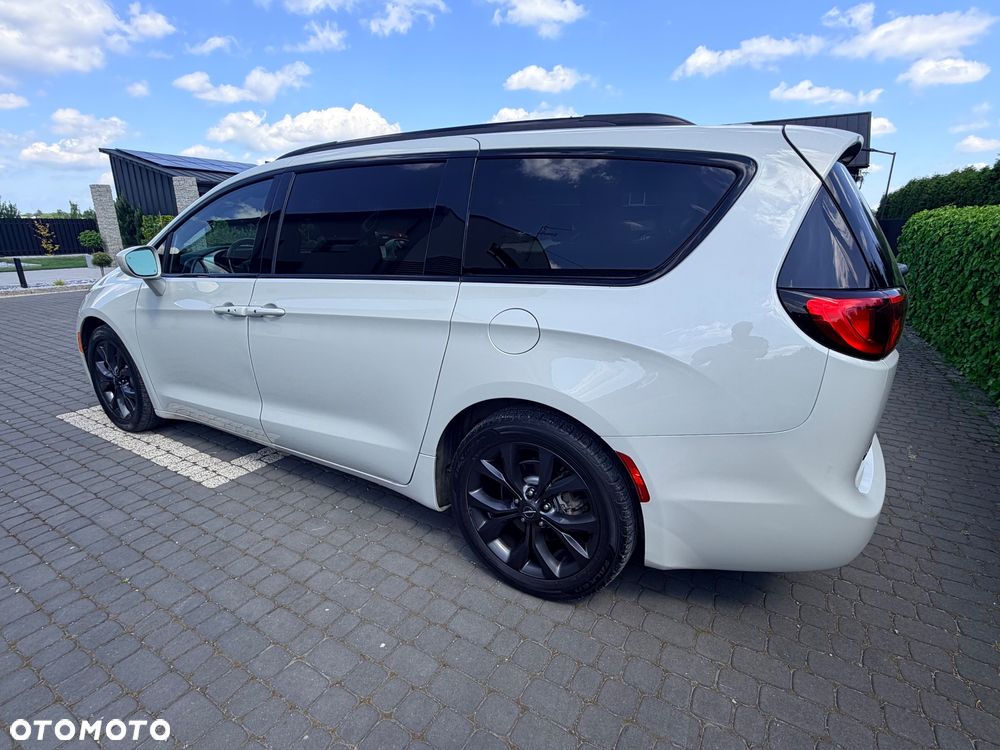 Chrysler Pacifica - 10