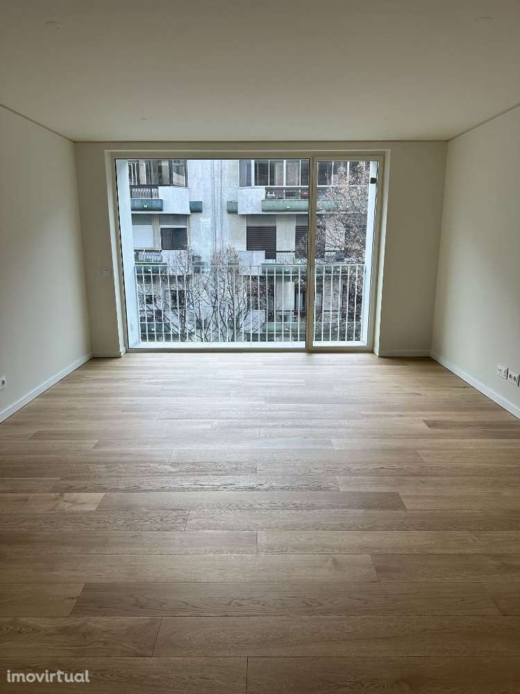 T2 novo Campo Pequeno c/ garagem - Grande imagem: 2/25