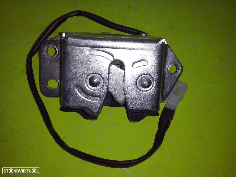 Fechadura da tampa da mala Toyota Hiace anos de 1989 até 2005 - 1