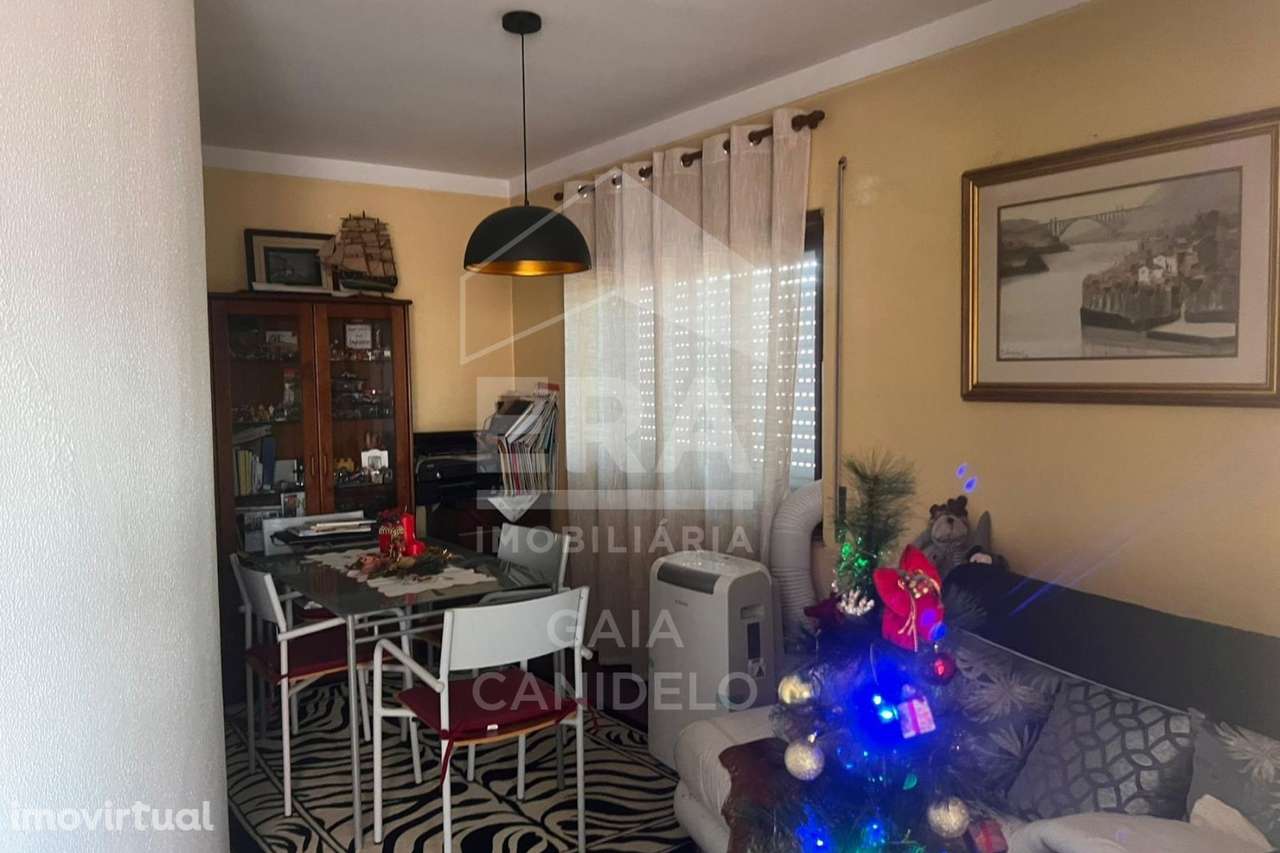 T2 com Enorme Terraço em Localização Privilegiada - Grande imagem: 3/13