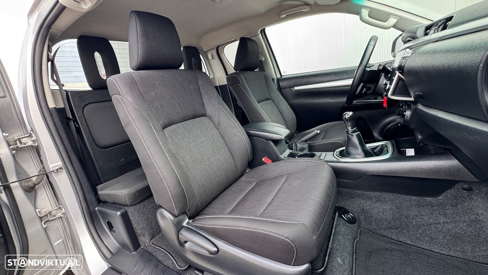 Toyota Hilux 2.4 D-4D 4WD Trial - 10