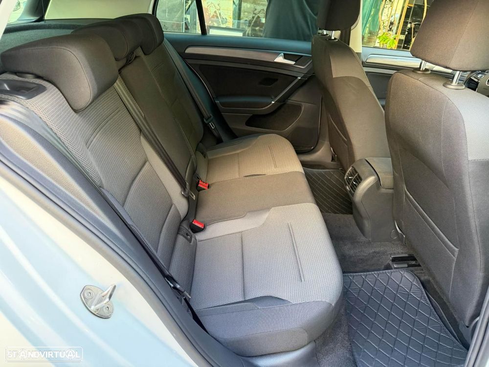 VW e-Golf - 19