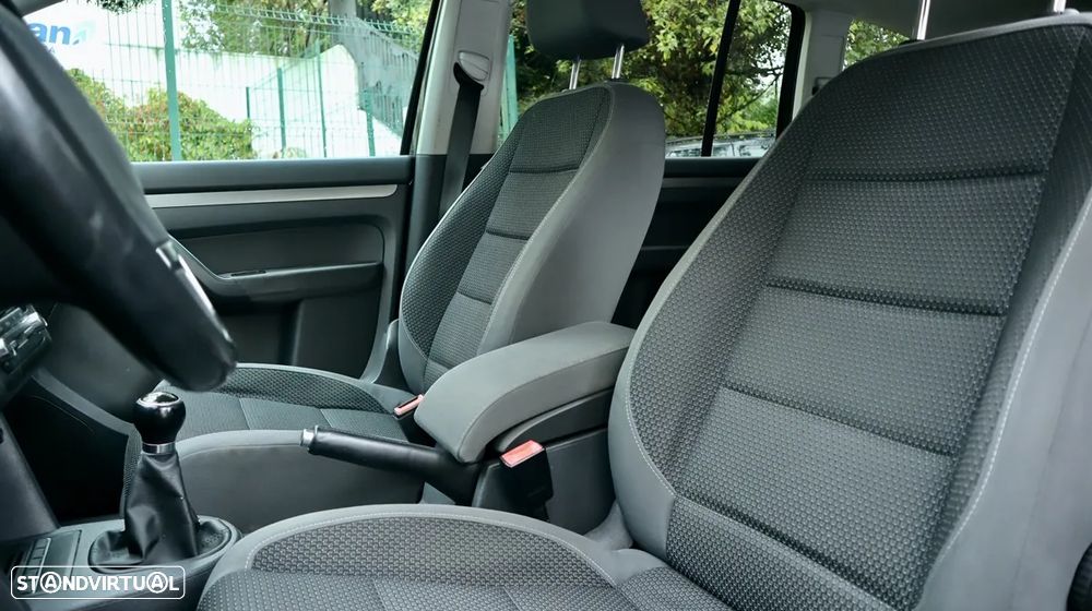 VW Touran 1.6 TDI Blue.Confortline 7L - 36