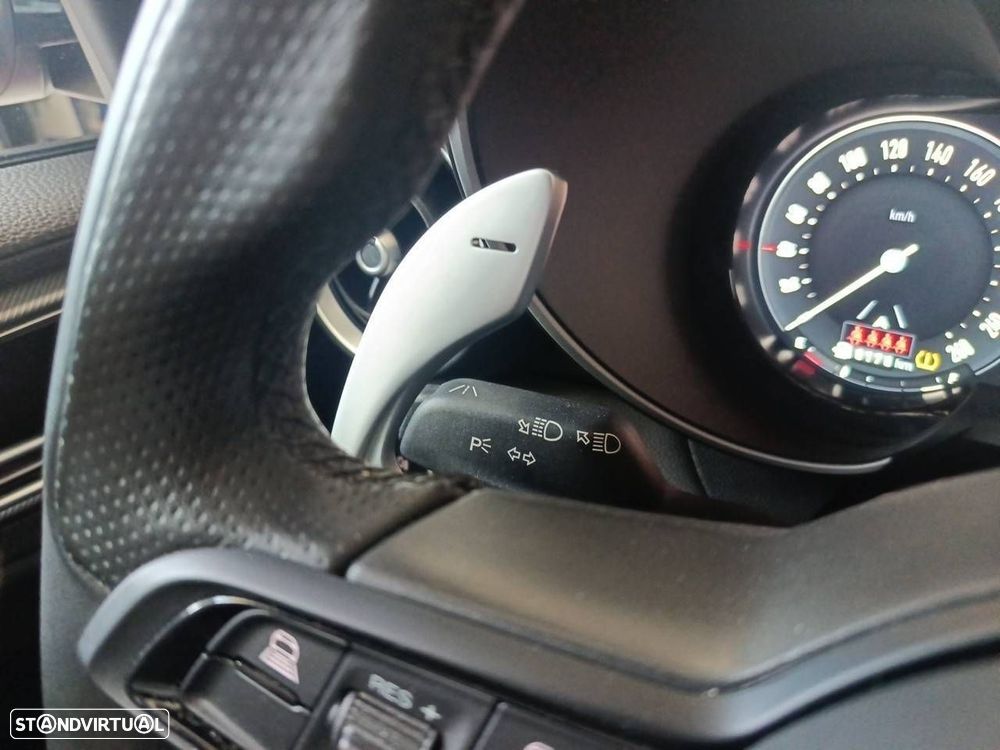 Alfa Romeo Giulia 2.2 D Veloce AT8 AWD - 16