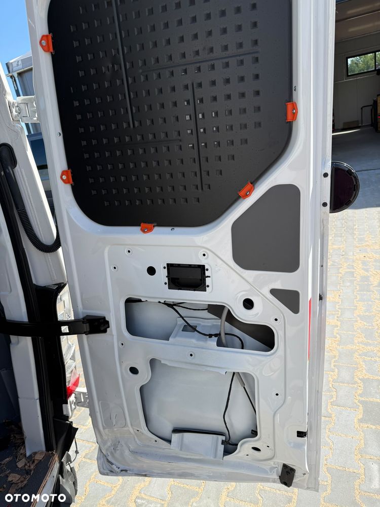 Volkswagen CRAFTER L2H2 FULL OPCJA - 18