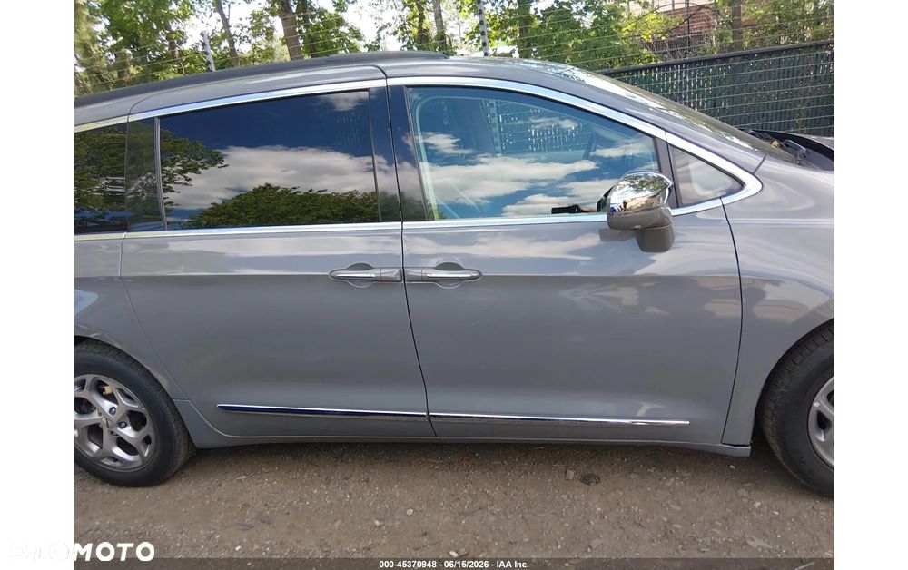 Chrysler Pacifica - 12