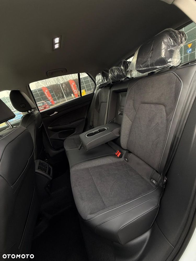 Volkswagen Golf - 32