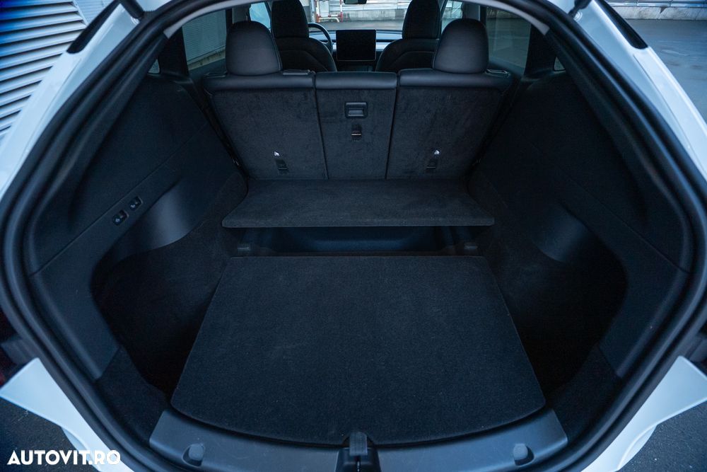 Tesla Model Y - 11