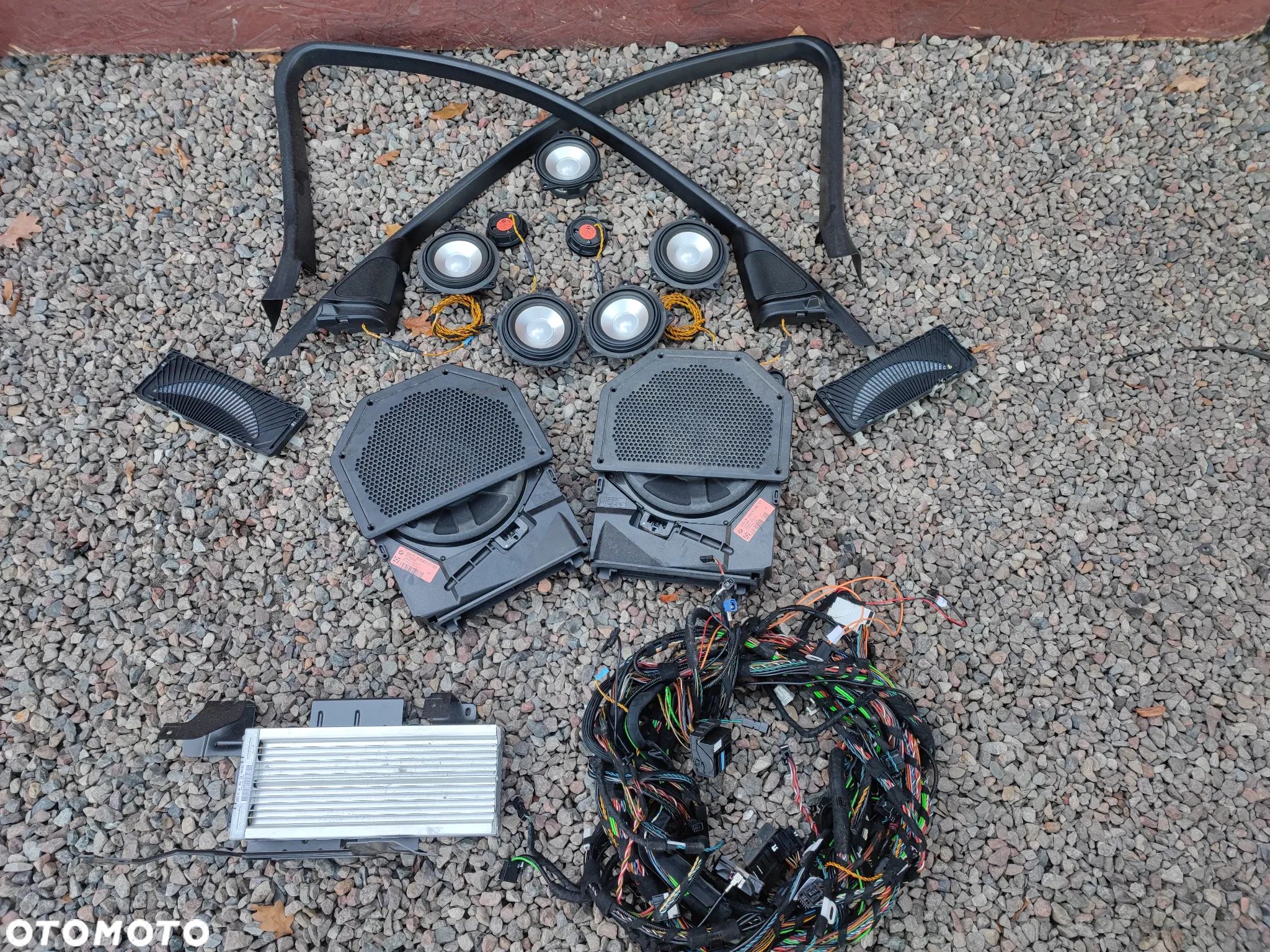BMW E91 / E91 LCI ORYGINALNY KOMPLET NAGŁOŚNIENIA LOGIC 7 ( WZMACNIACZ + KPL. WIĄZKA + GŁOŚNIKI + OBUDOWY ) O NR. 65 13 6 954 877 / 65 13 6 942 462 / 65 13 6 925 336 OEM W BARDZO DOBRYM STANIE - 1