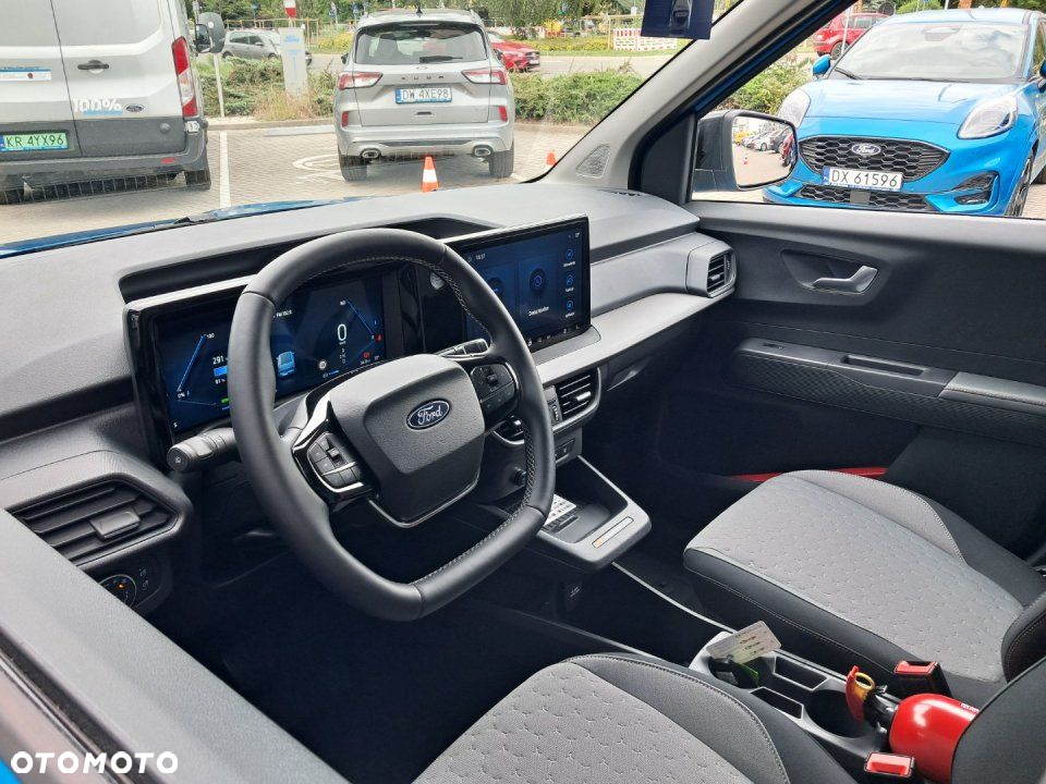 Ford Transit Courier - 13