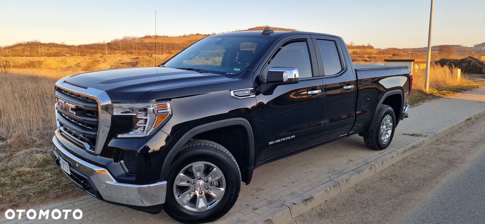 GMC Sierra - 1