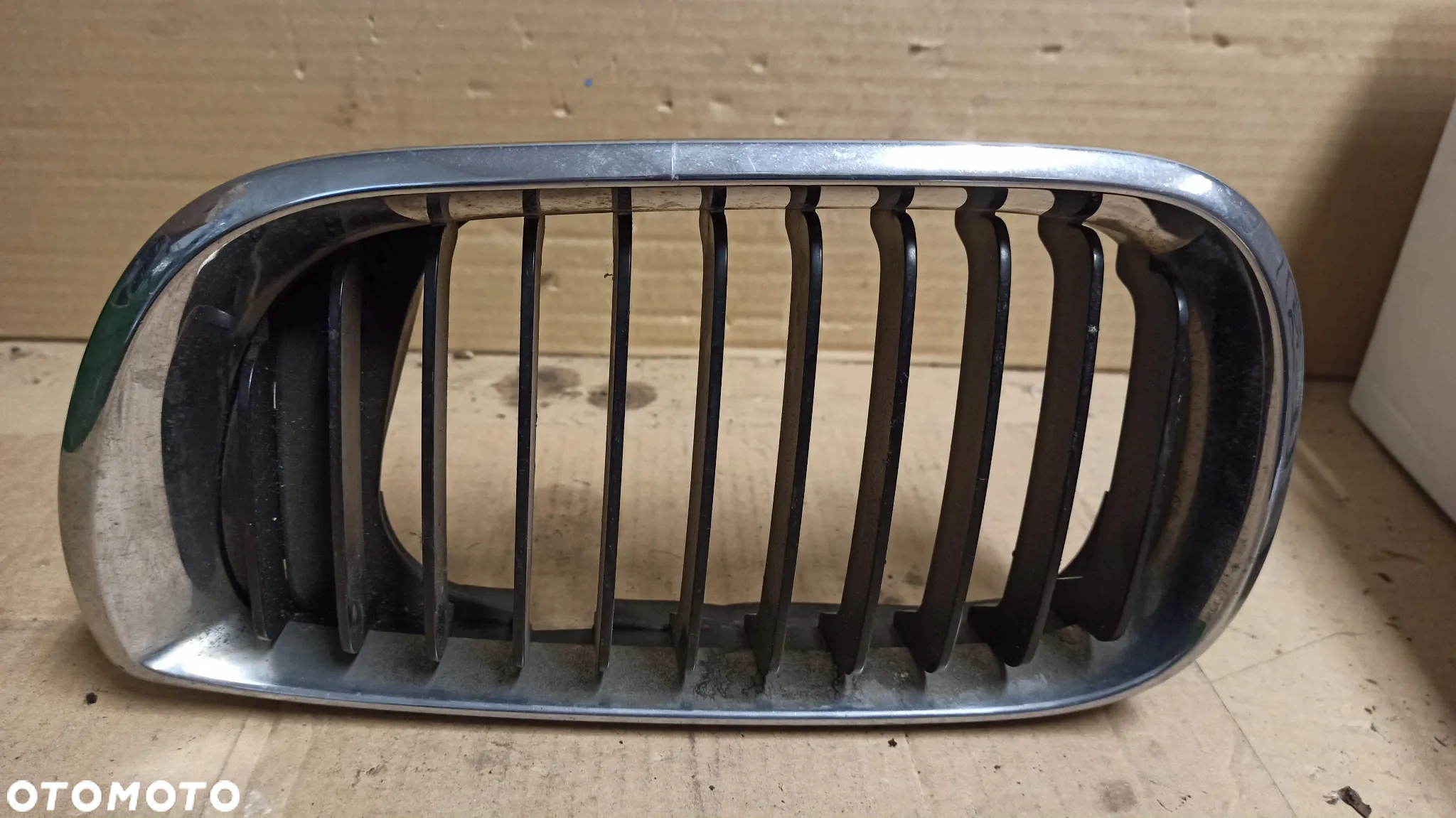 # NERKA GRILL BMW E46 SEDAN nr 5113-70305490 - 2
