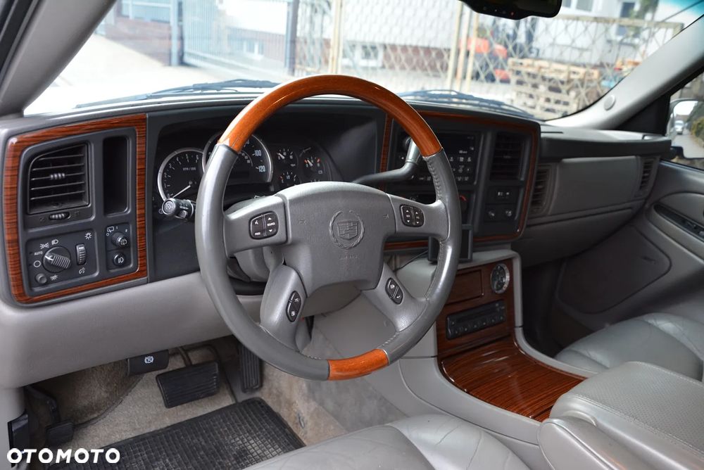 Cadillac Escalade - 7