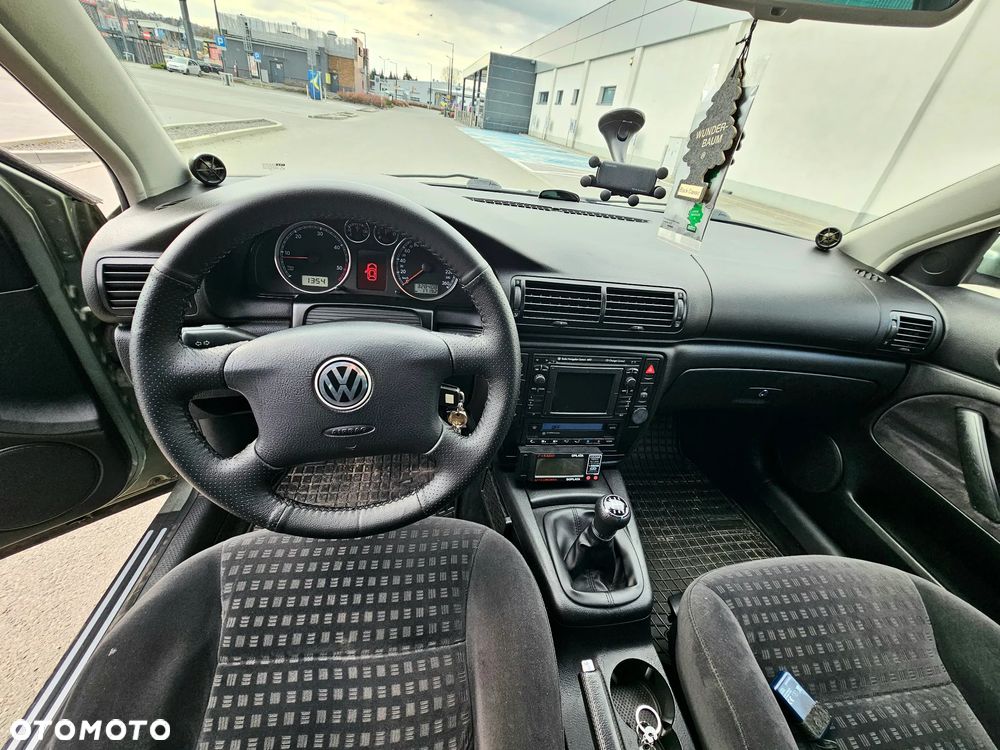 Volkswagen Passat 1.9 TDI Comfortline Family - 12