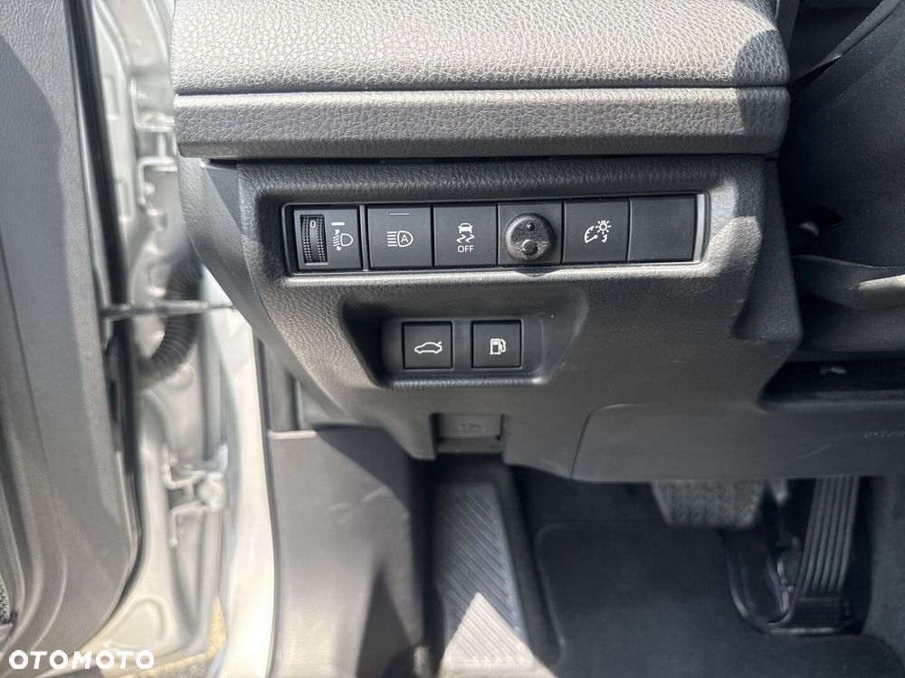 Toyota Camry - 23
