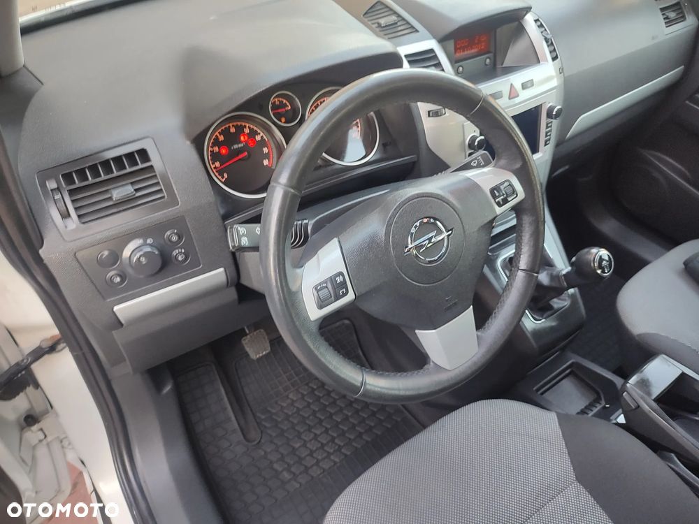Opel Zafira 1.6 Cosmo - 18