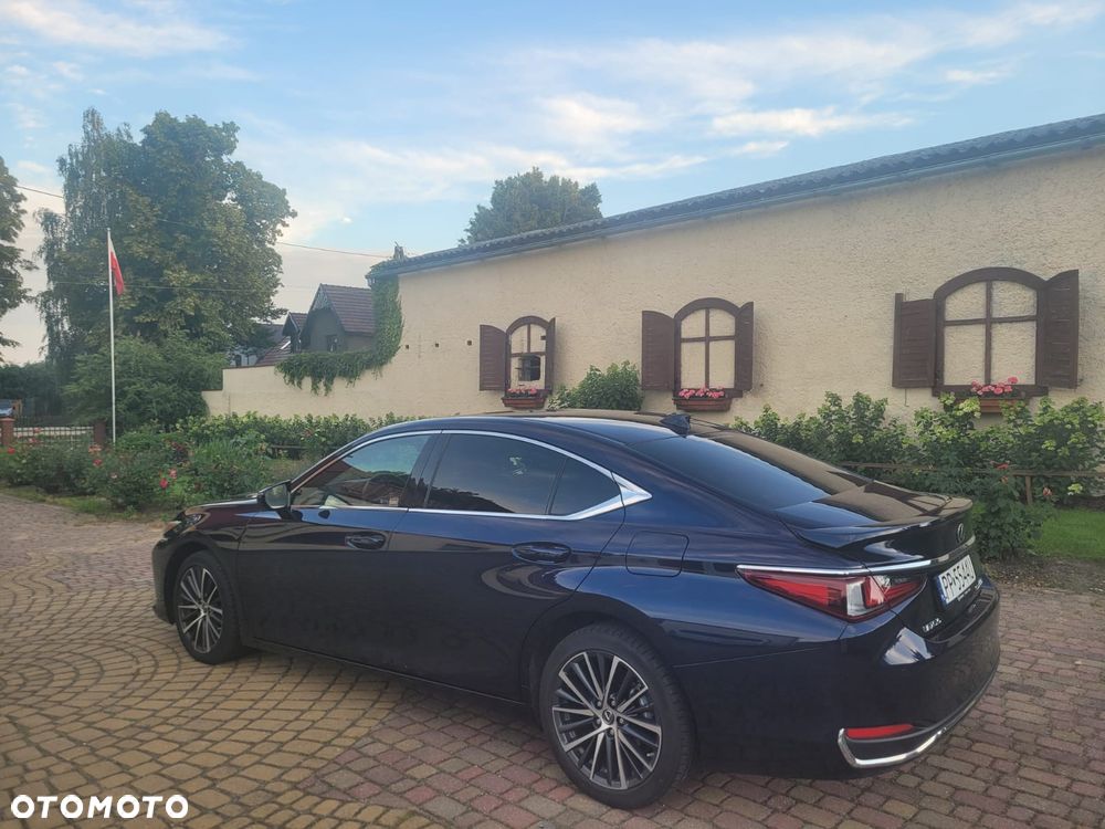 Lexus ES 300h Business Edition - 4