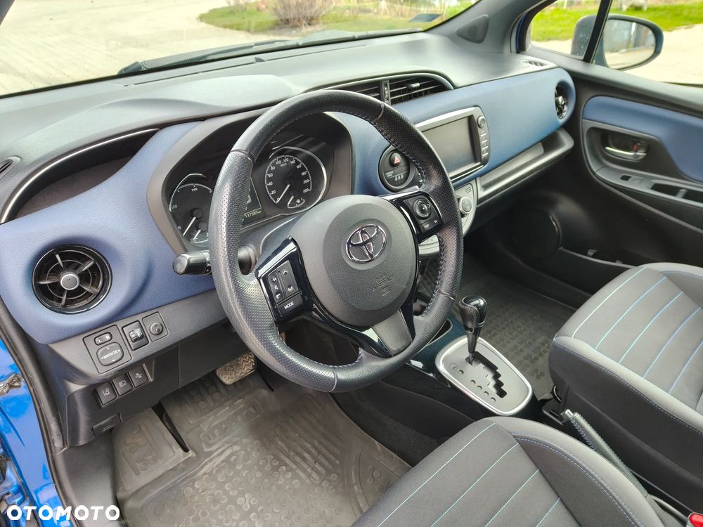 Toyota Yaris Hybrid 100 Selection Passion - 6