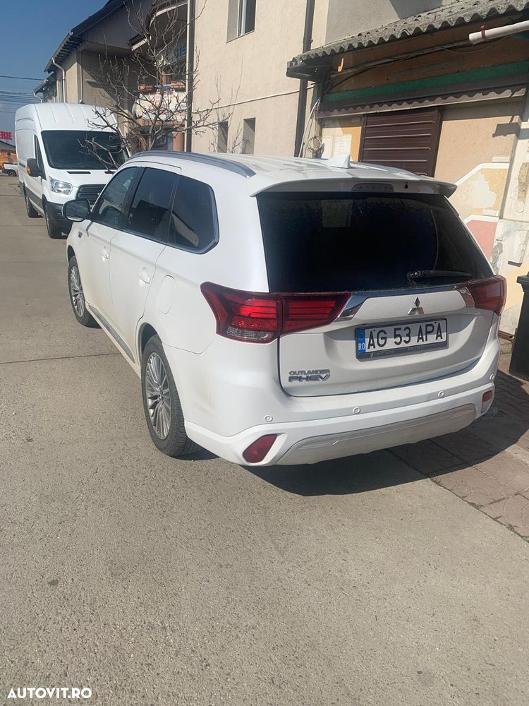 Mitsubishi Outlander - 4