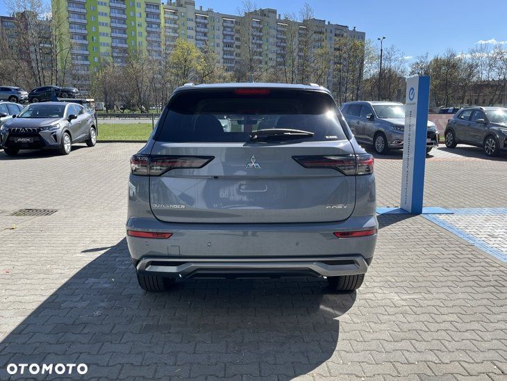 Mitsubishi Outlander - 4