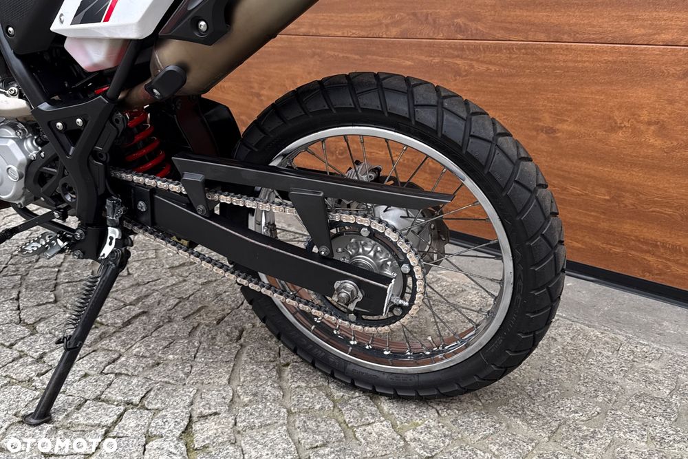 Yamaha WR - 28