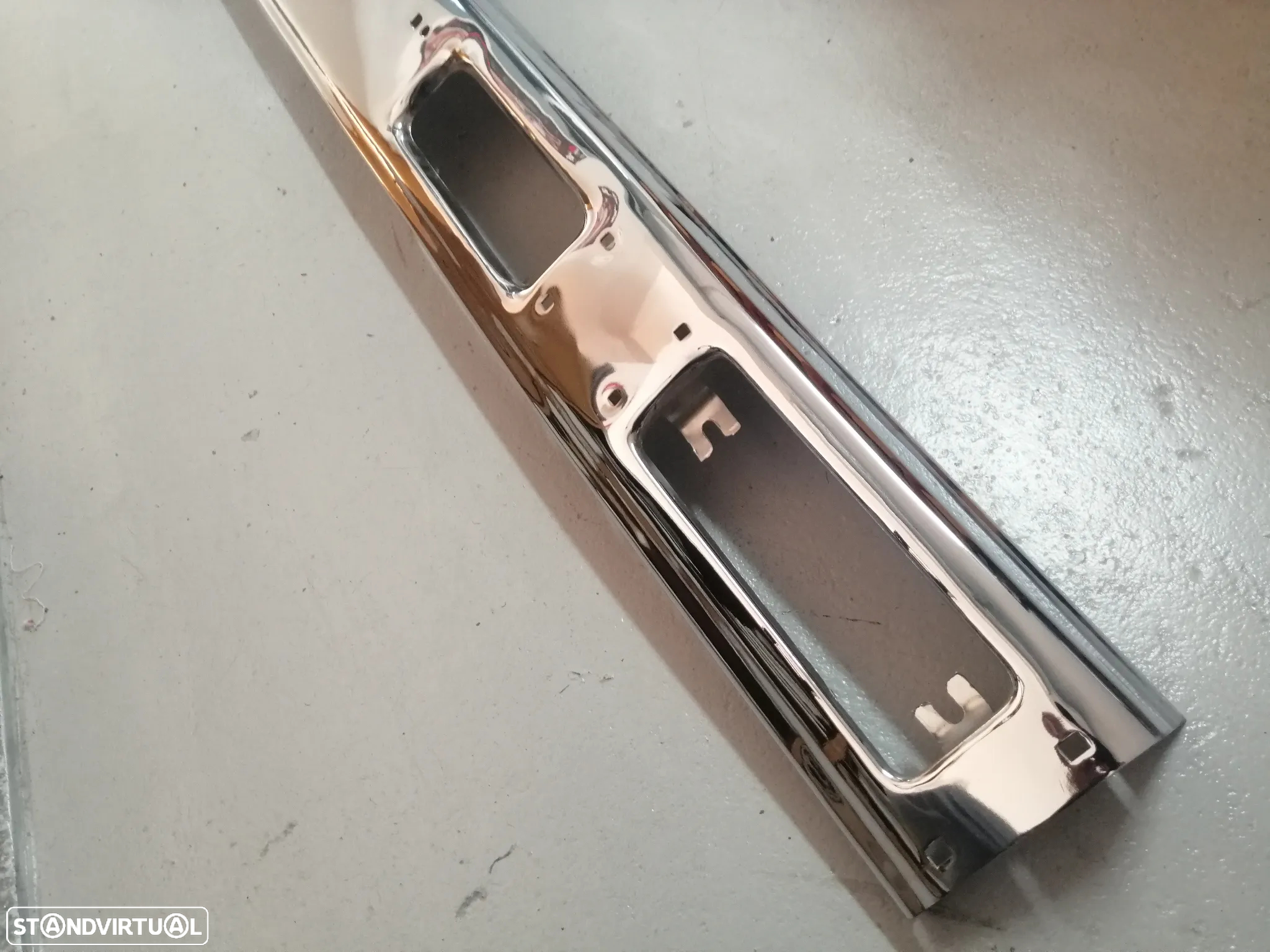 Centro do Parachoques da frente Datsun Nissan Pickup 720 5V 1983 a 1986 - 2