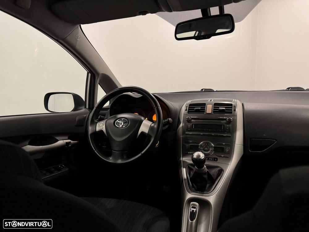 Toyota Auris 1.4 D-4D Sol - 25