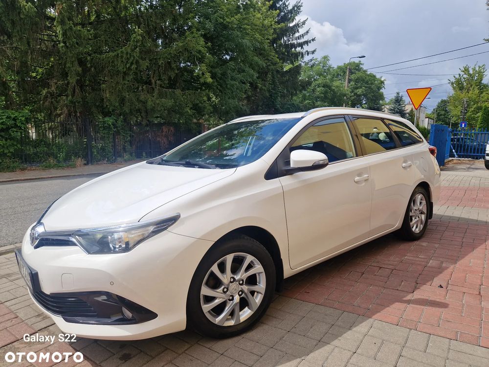 Toyota Auris 1.6 Premium Comfort - 2