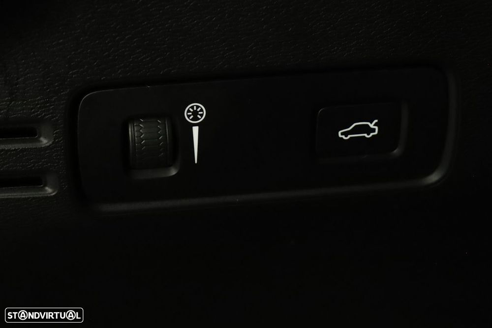 Volvo XC 40 1.5 T2 Plus Dark Auto - 19