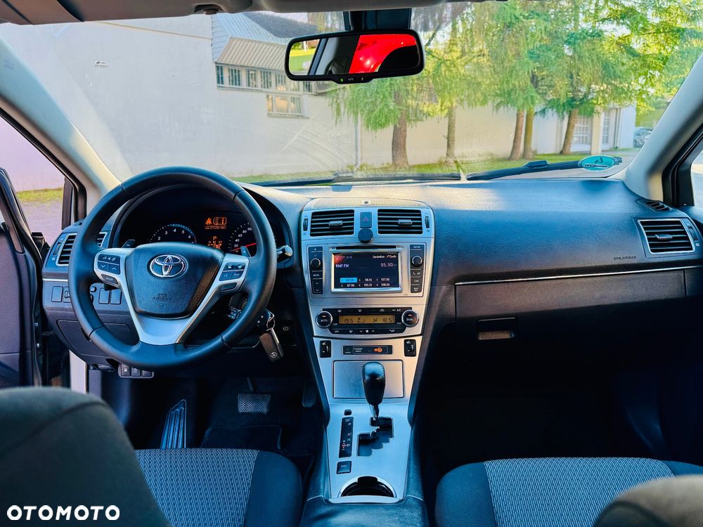 Toyota Avensis 1.8 Premium MS - 17