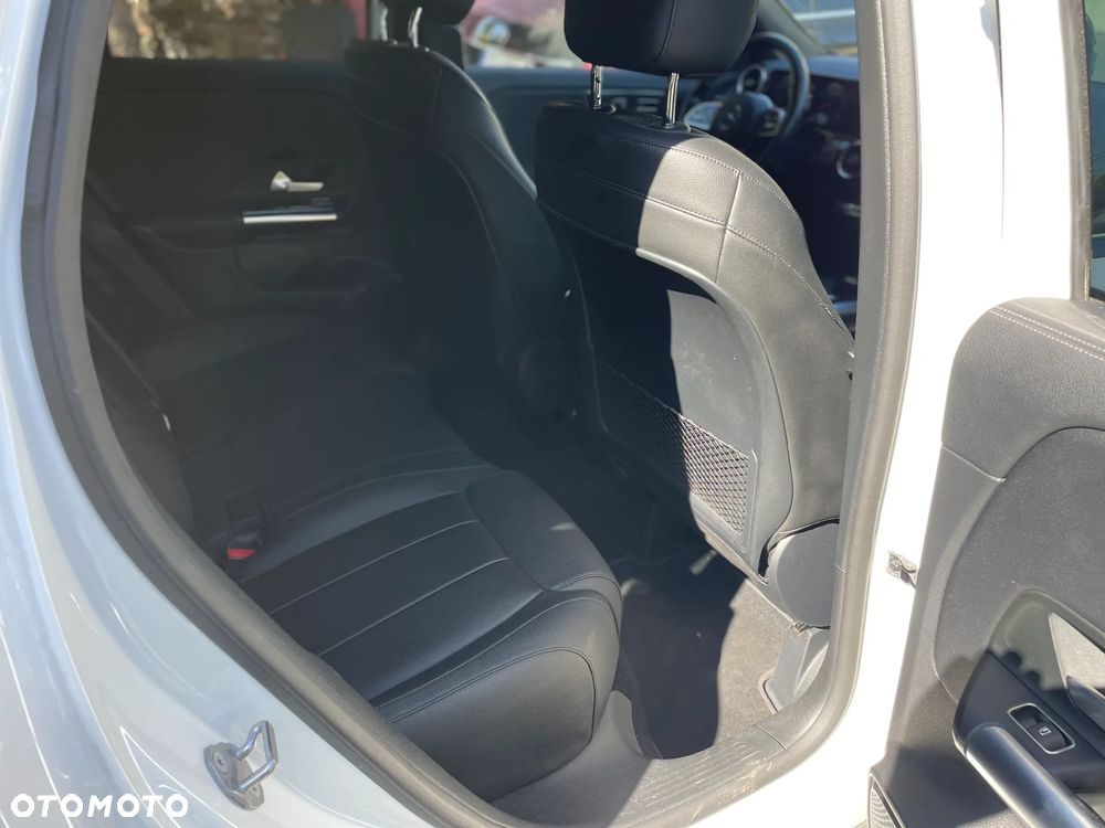 Mercedes-Benz GLA 250 4-Matic AMG Line - 17
