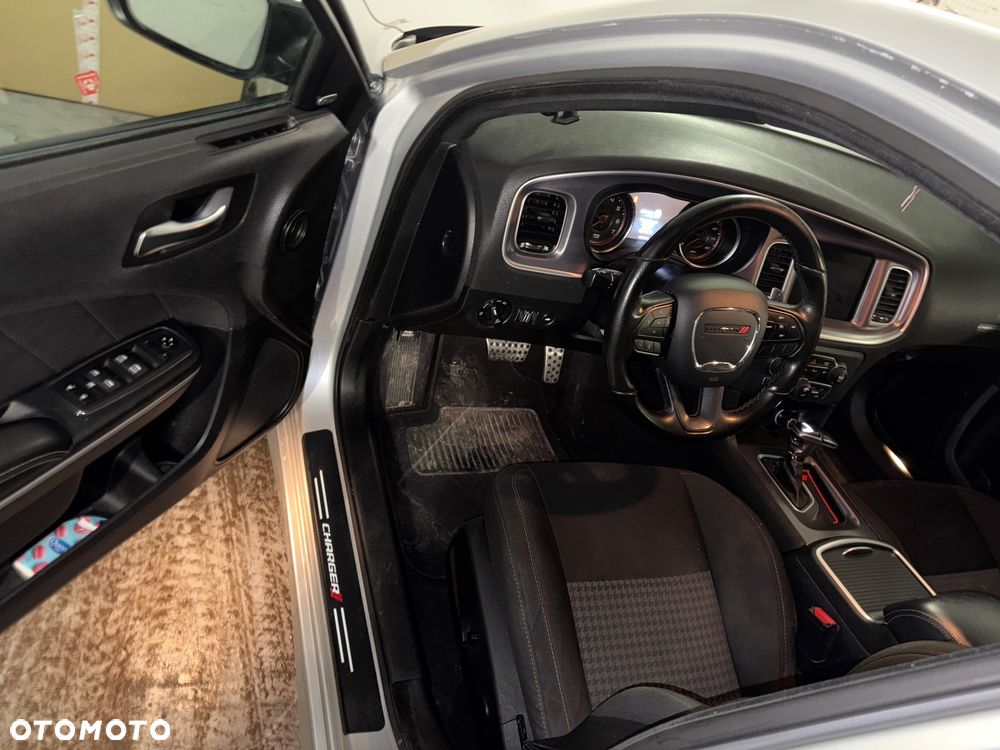 Dodge Charger 5.7 R/T - 17