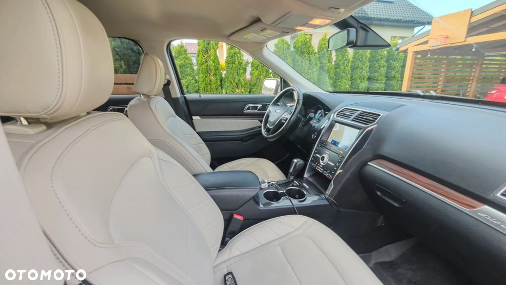 Ford Explorer - 22