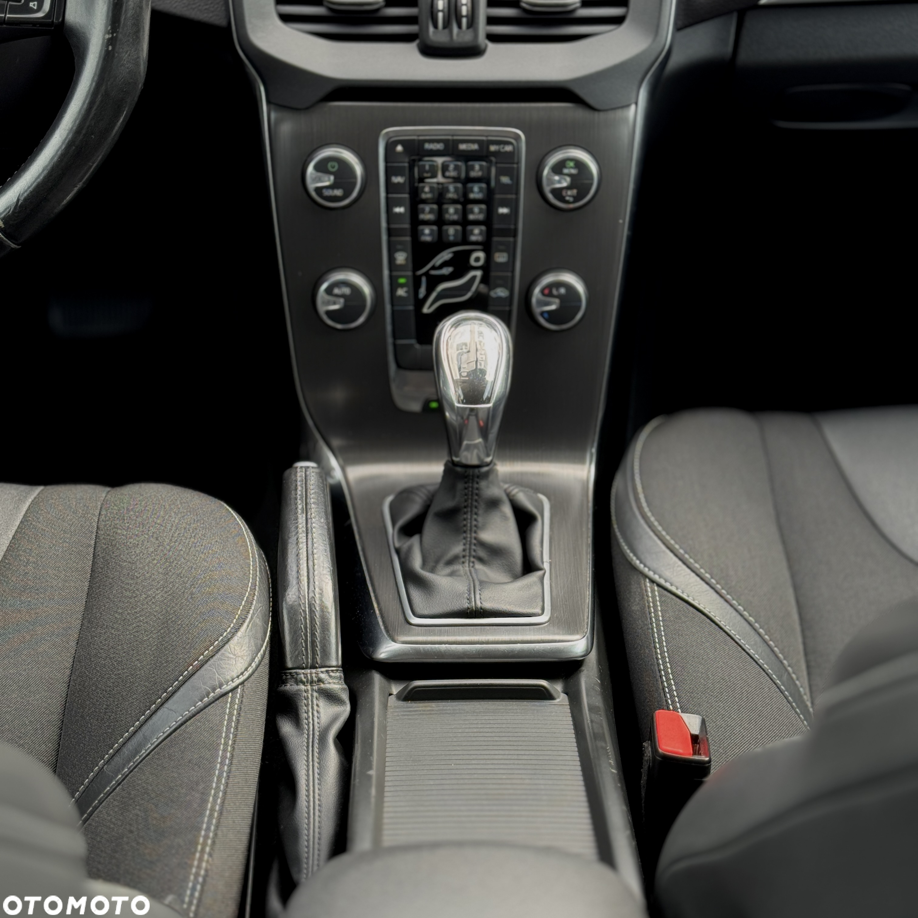 Volvo V40 D3 Geartronic Momentum - 28