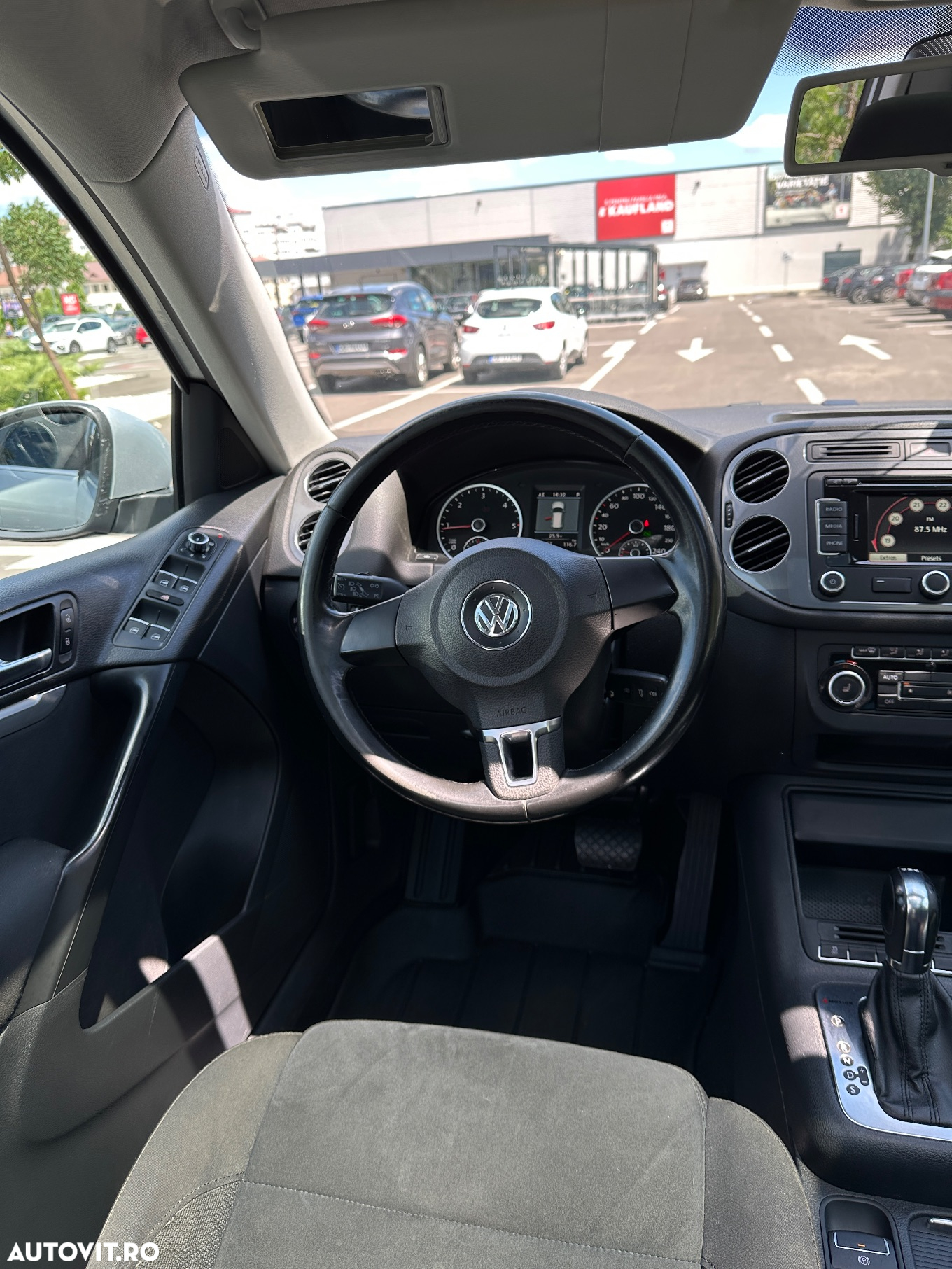 Volkswagen Tiguan 2.0 TDI 4Motion DSG Sport & Style - 11