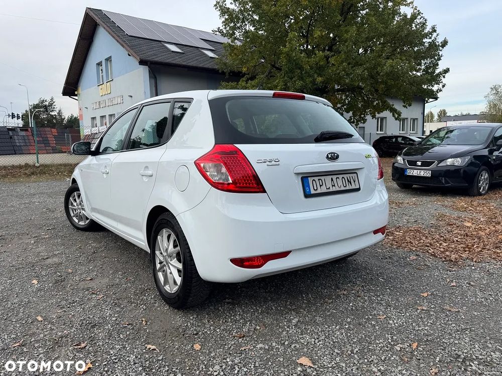 Kia Ceed - 8