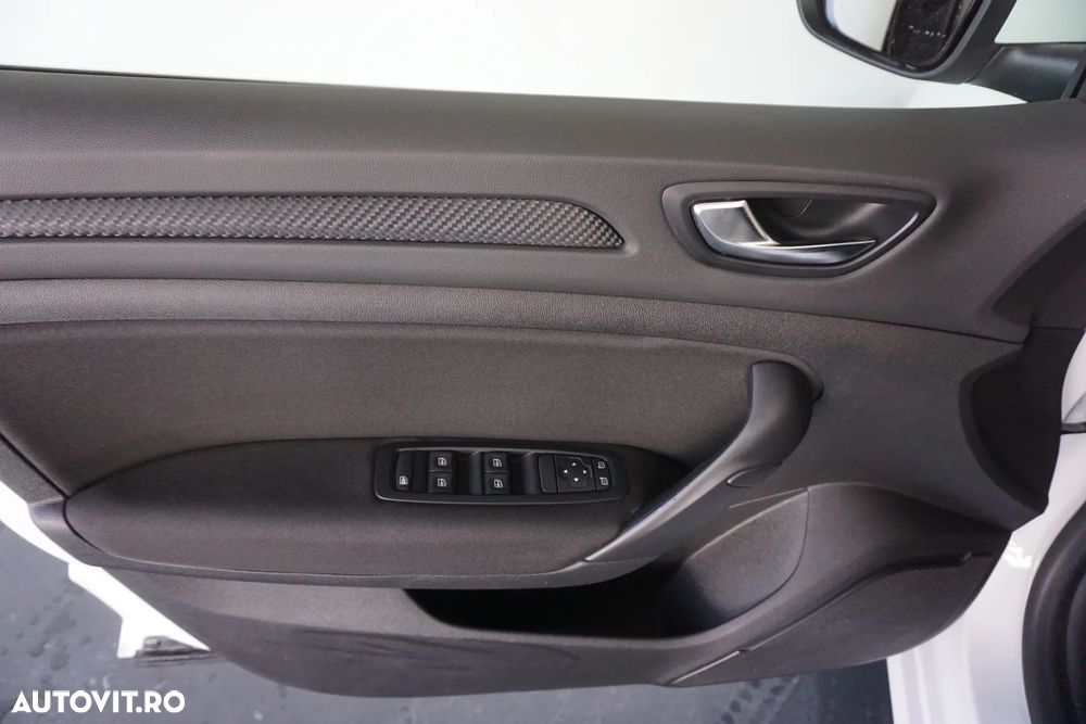 Renault Megane TCE 140 Equilibre - 19