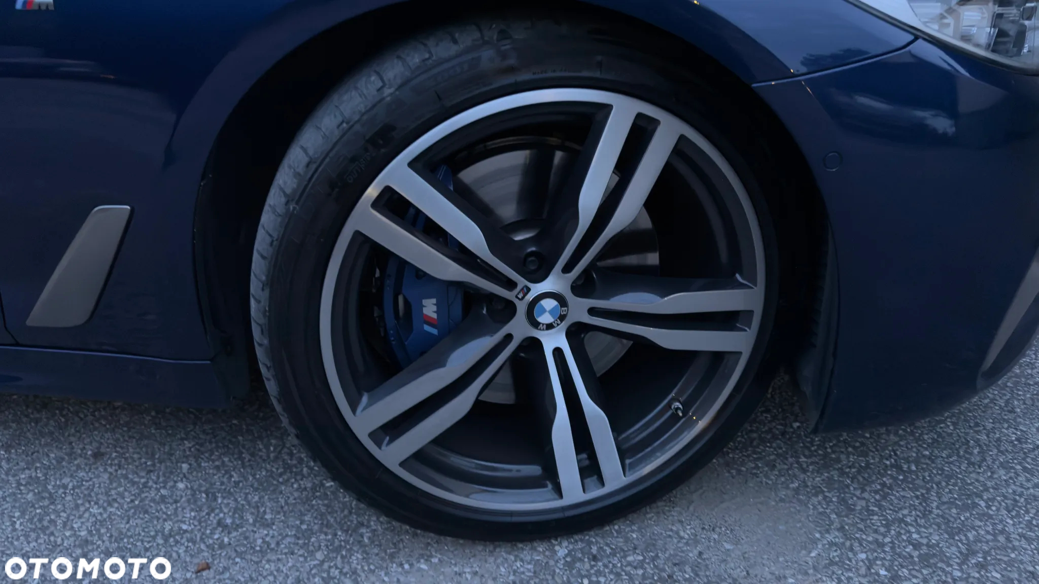 BMW Seria 5 M550i xDrive sport - 29