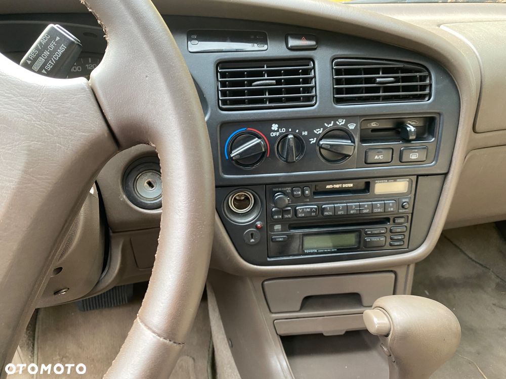 Toyota Camry 3.0 V6 LE - 5