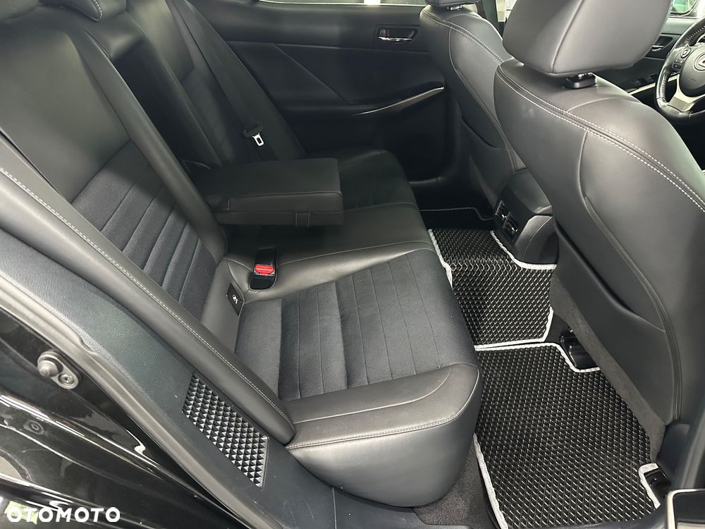 Lexus IS ver-300h-style-edition - 32