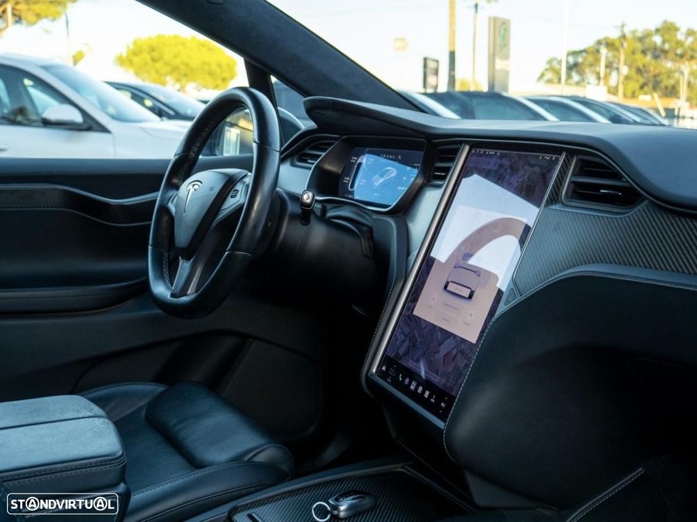 Tesla Model X - 19