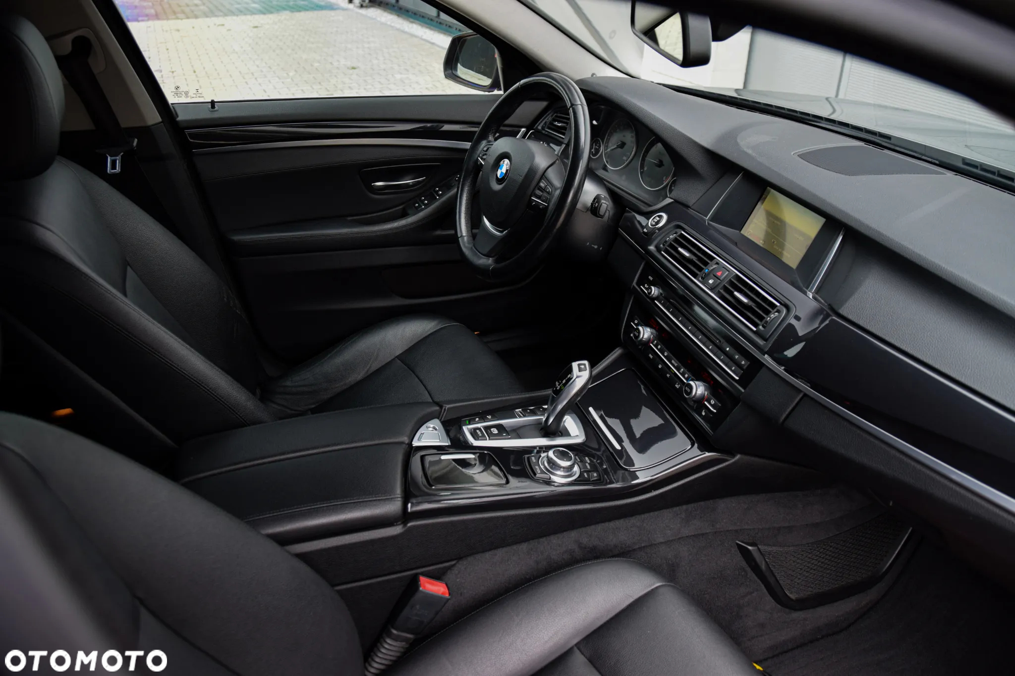 BMW Seria 5 520d xDrive - 4