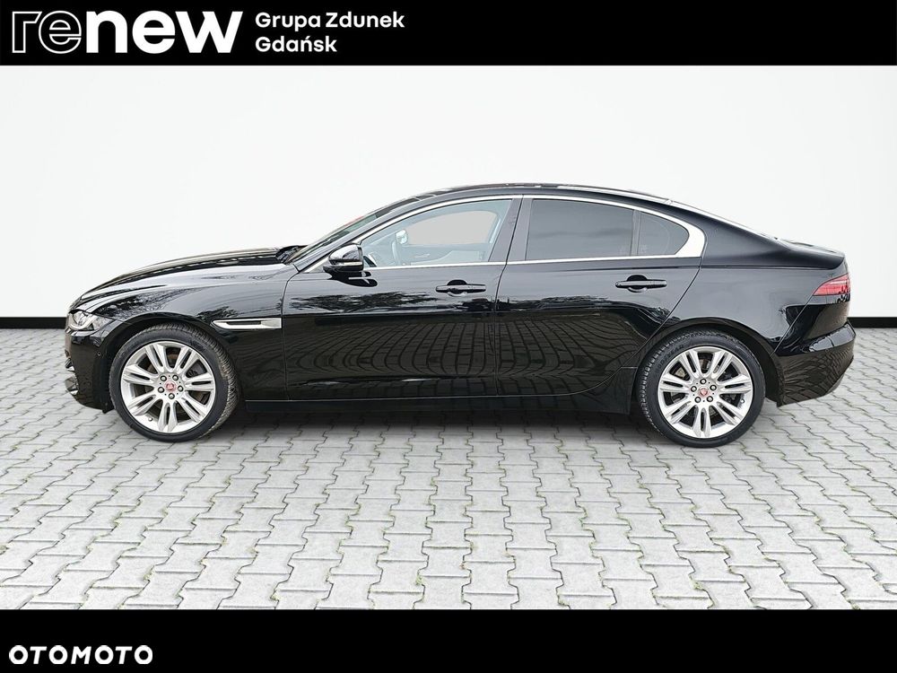 Jaguar XE - 10