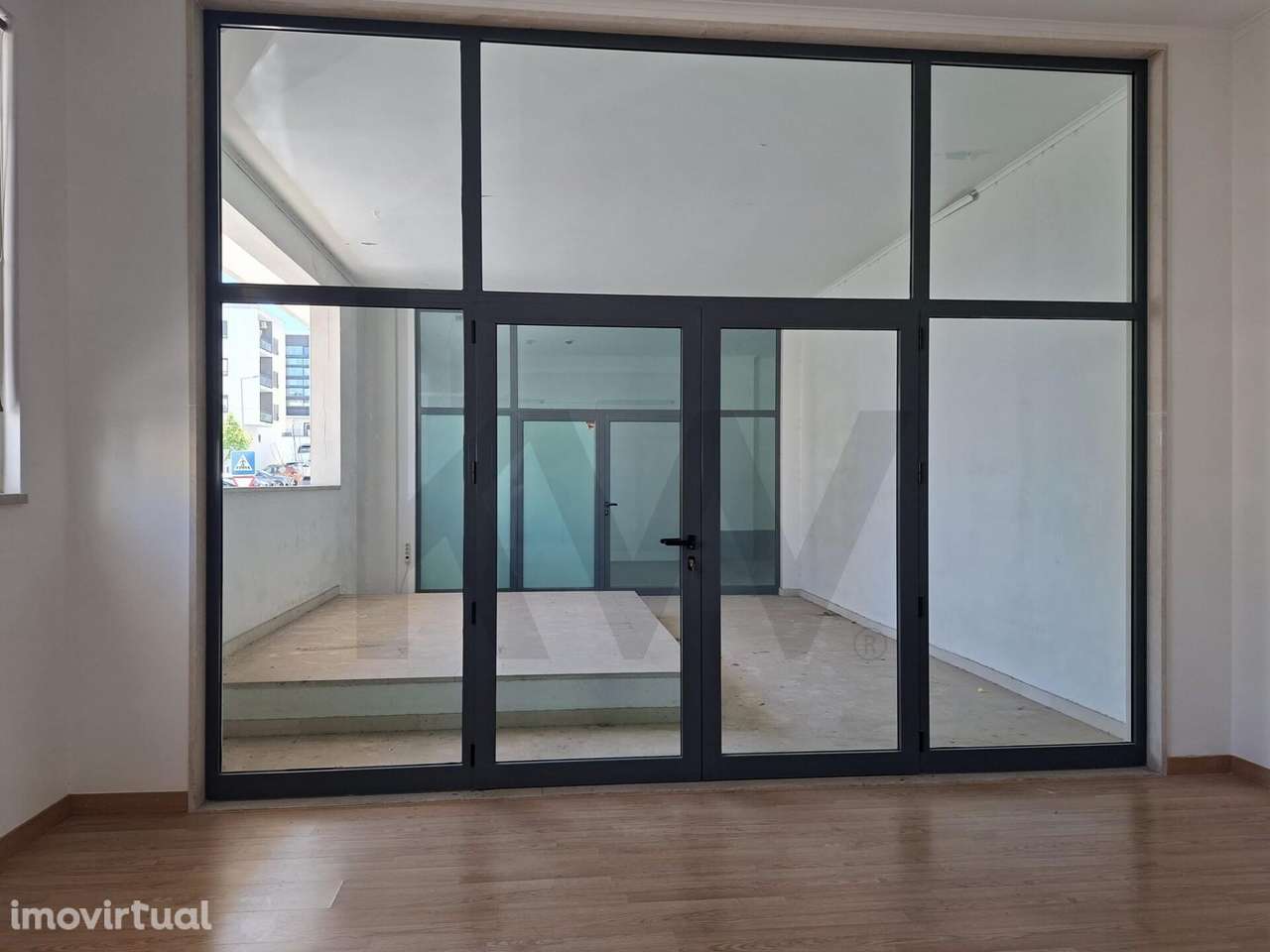 Loja em Santo António dos Cavaleiros - O espaço certo para fazer cresc - Grande imagem: 2/18