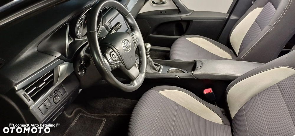 Toyota Avensis 2.0 D-4D Premium - 7